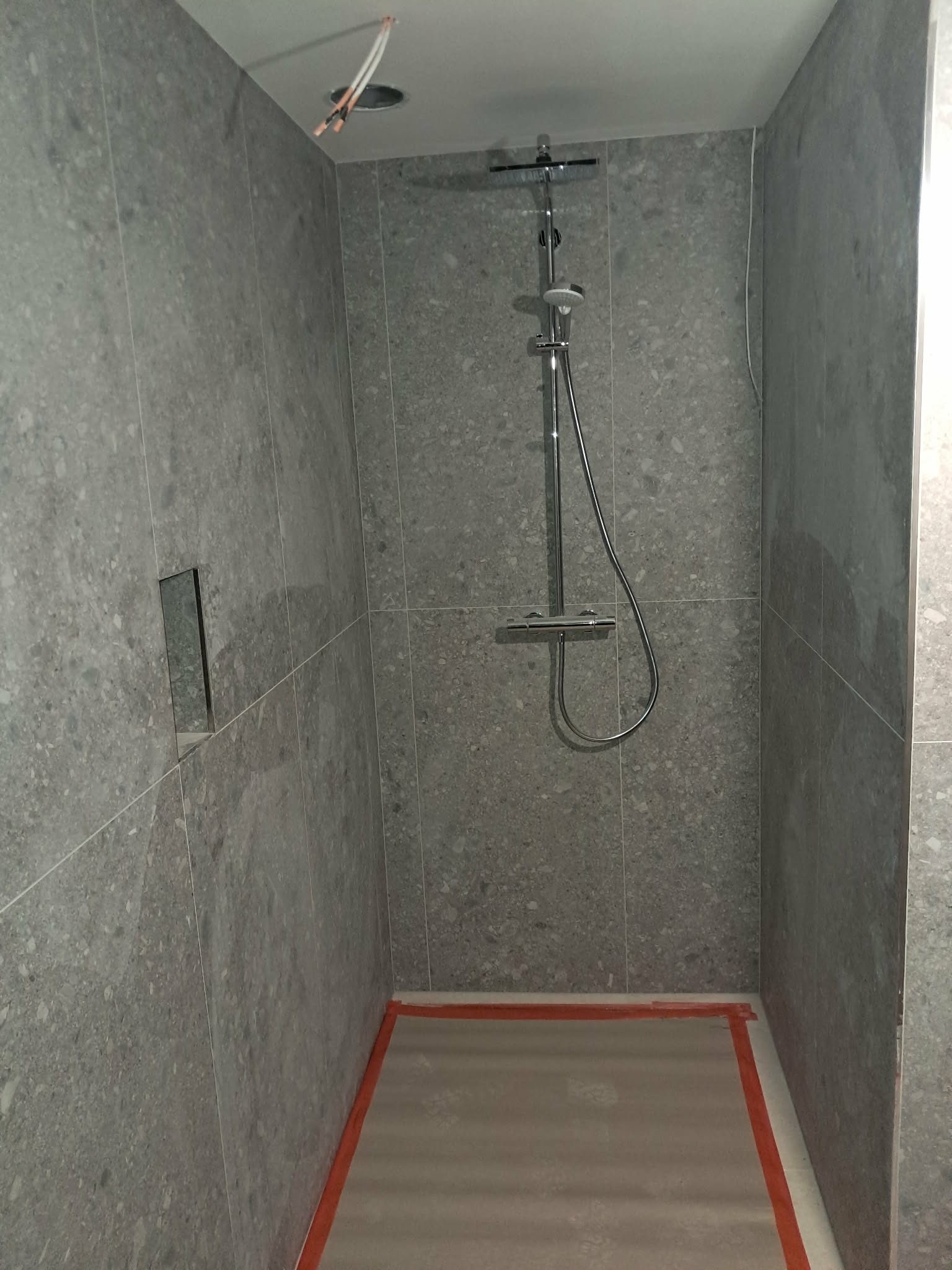 Moderný sprchový kút